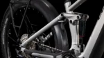 Cube Stereo Hybrid ONE22 Race 800 Allroad (2025) | 27,5/29 Zoll vollgefedertes E-Mountainbike | Silber und Schwarz – Bild 5