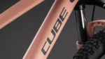 Cube Aim SLX (2026) | 27,5/29 Zoll Hardtail-Mountainbike | Blushrose & Black – Bild 2